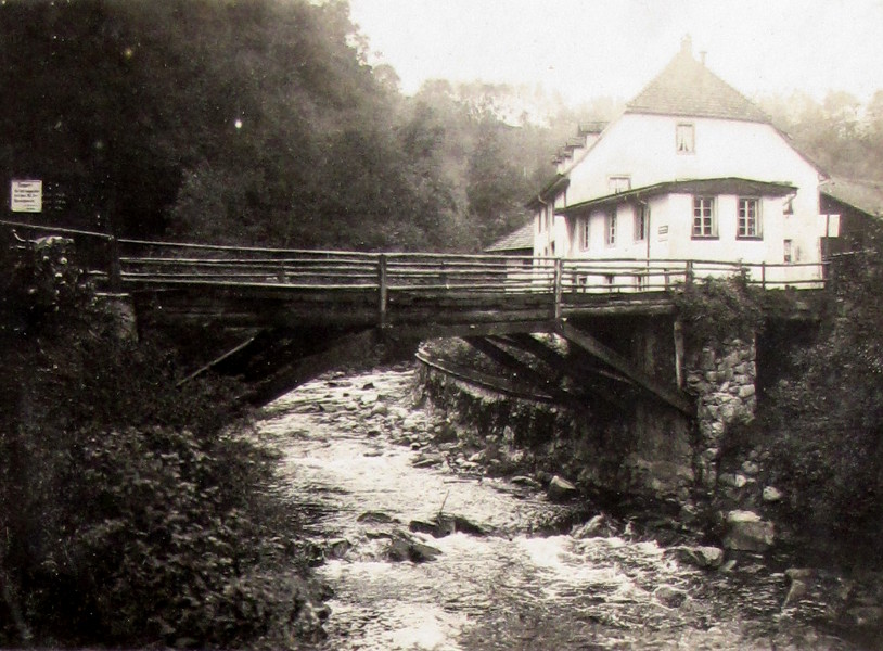 Holzbrücke über die Schlücht